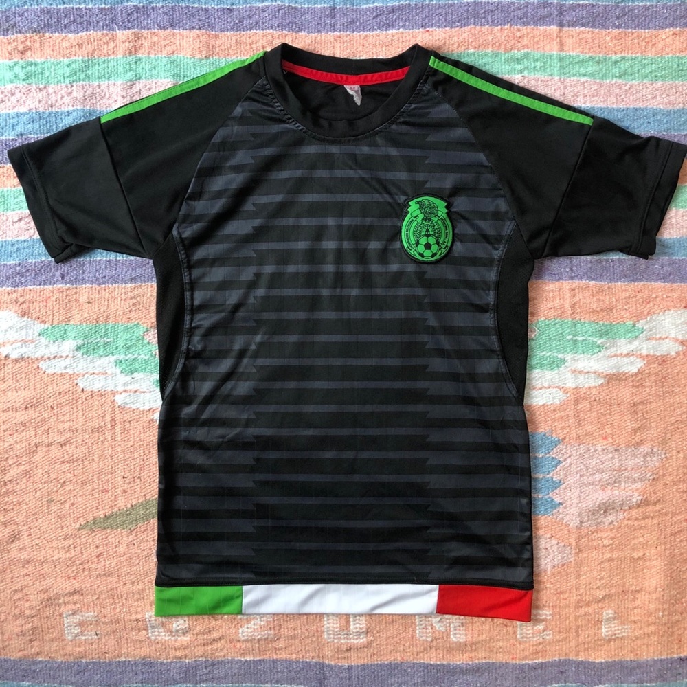 Mexico 🇲🇽 Soccer Team Athletic Shirt Size M